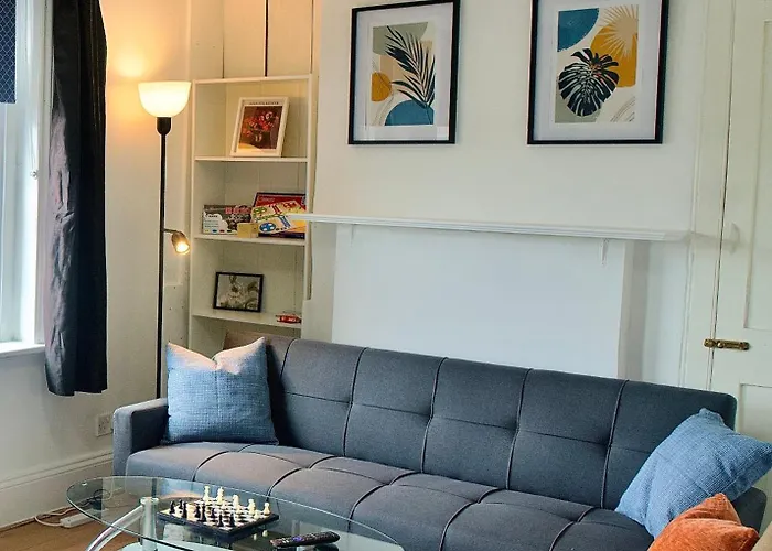 Modern 2 Bed Apartment, 8Min To Stratford Station, Sleeps 6