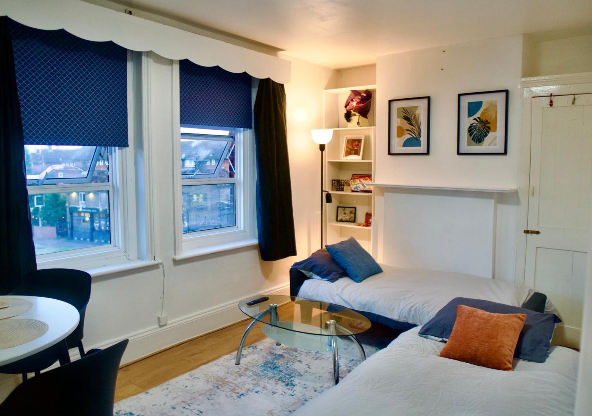 Modern 2 Bed Apartment, 8min To Stratford Station, Sleeps 6 * London